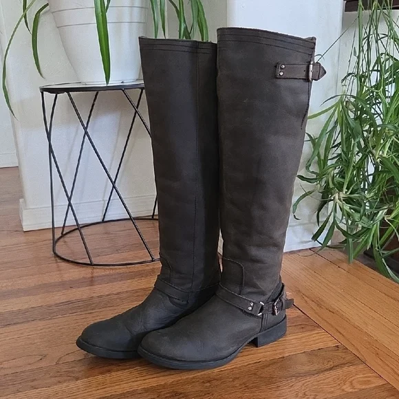 Steve Madden Black Kneehigh Boots with Buckle Straps - Picture 3 of 11